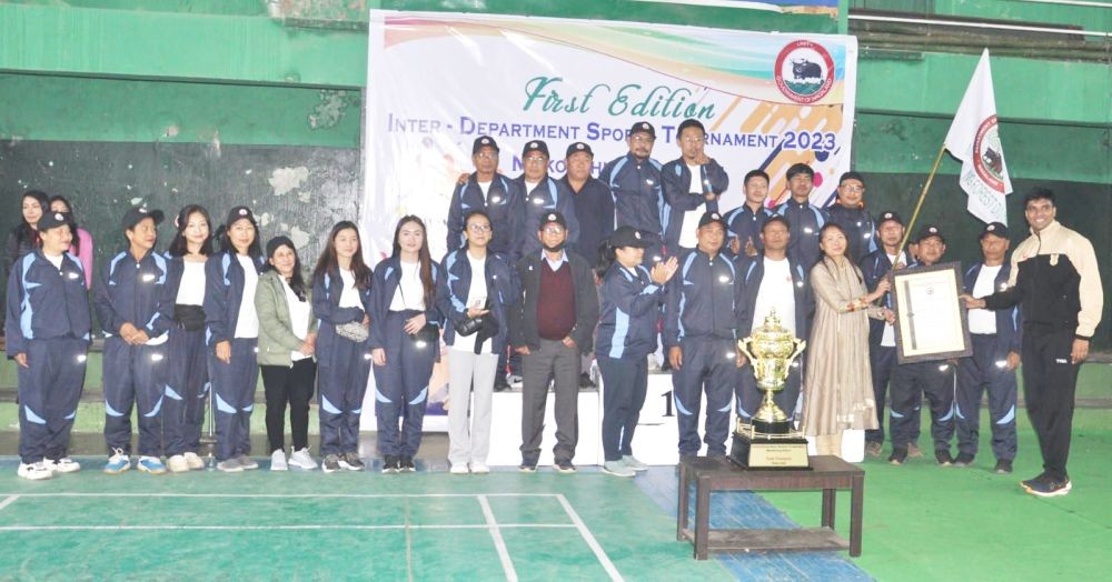 ADC Mokokchung handing over the champions trophy to DEF Mokokchung who were the Team Champions at the first edition of the Inter-Department sports tournament 2023 at Badminton Stadium Mokokchung on November 25. (DIPR Photo)